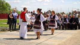 néptáncos fiatalok fellépése